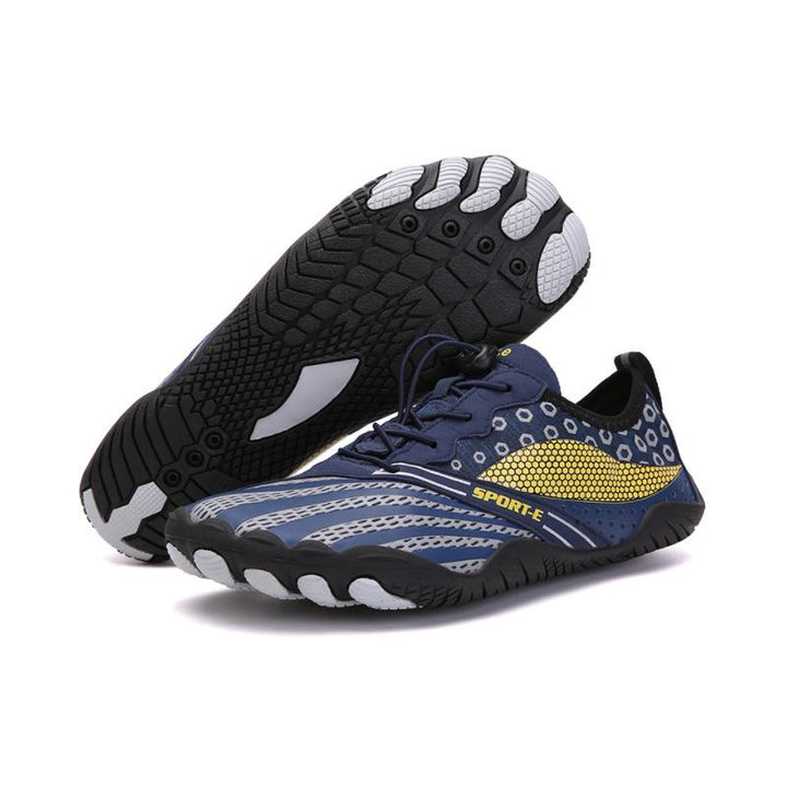 "Unisex halkfria aqua skodon för utomhusaktiviteter, blå och svarta, visar flexibel lycra och anti-slip sula."