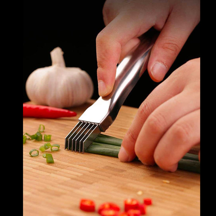 Enkel att rengöra, rostfri lökhackare, demonterbar för effektiv mathygien i ditt kök.