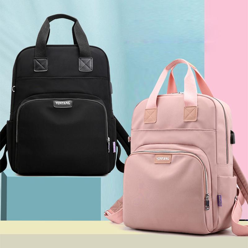 "Unisex ryggsäck med laddningsport, rymlig design, justerbara axelband och åtta färger, perfekt för resor och pendling."