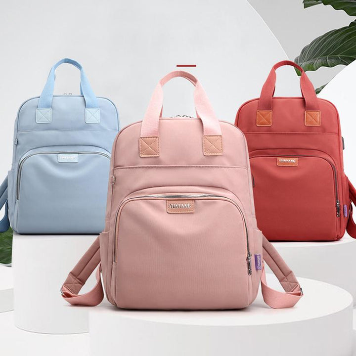 "Unisex ryggsäck med laddningsport, rymlig design, justerbara axelband och åtta färger, perfekt för resor och pendling."