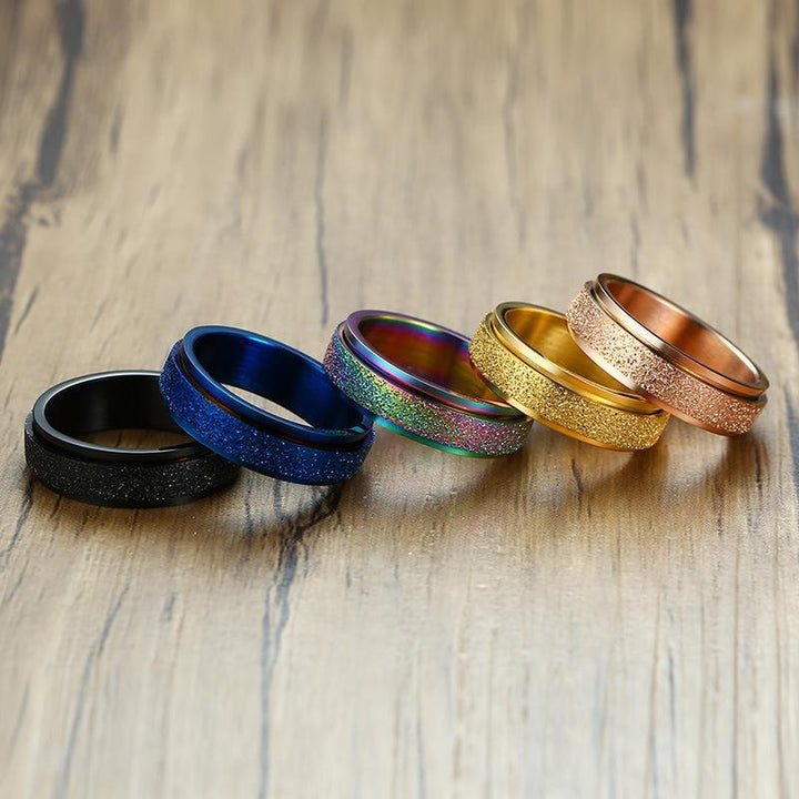 "Unisex sandblästrad roterande fidget ring i rostfritt stål, elegant och modern design, flera färger tillgängliga."
