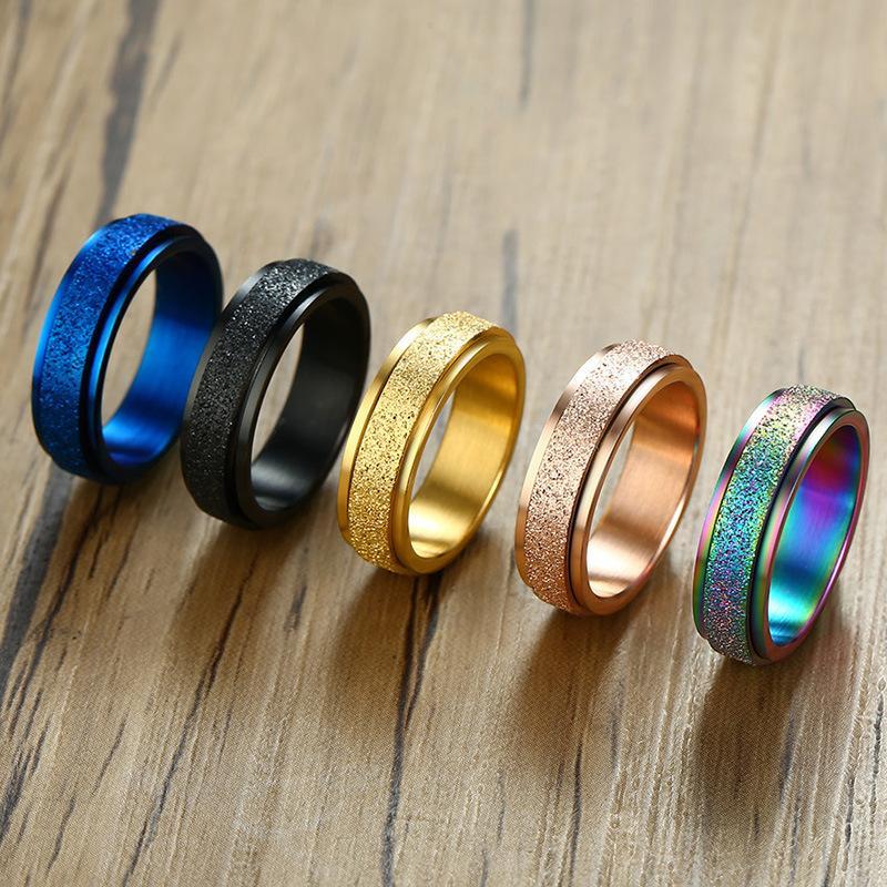 "Unisex sandblästrad roterande fidget ring i rostfritt stål, elegant och modern design, flera färger tillgängliga."