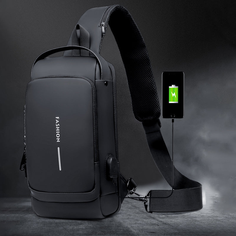 "Unisex stöldskydd bröstväska i svart PU, reflekterande detaljer, framifrån, säker och stilren för dagligt bruk."