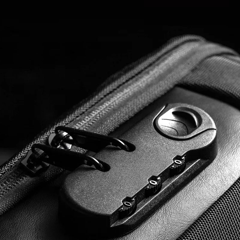 "Unisex stöldskydds axelväska i vattentät polyester, svart färg, justerbar rem och fickor, elegant och säker design."