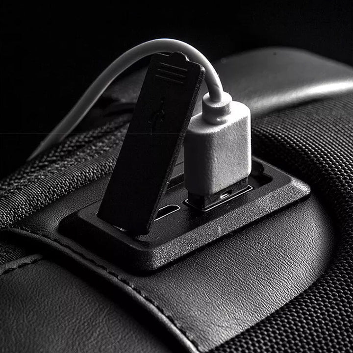 "Unisex stöldskydds axelväska i vattentät polyester, svart färg, justerbar rem och fickor, elegant och säker design."