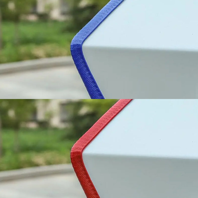 "Universal kantskydd för bildörr i slitstark PVC, U-formad design, visas i snygg grå färg på fordonskant."