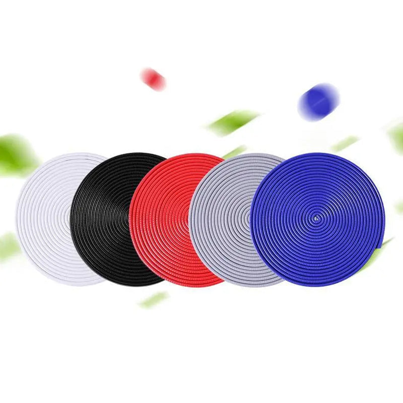 "Universal kantskydd för bildörr i slitstark PVC, U-formad design, visas i snygg grå färg på fordonskant."