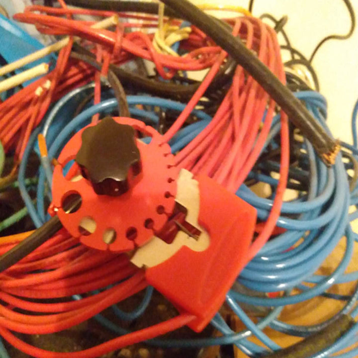 "Universell handhållen trådavdragare, kompakt design, precisionsavskalning för elektriker och DIY-entusiaster."