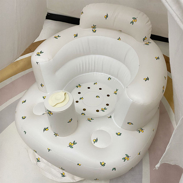 "Uppblåsbar babysoffa med ergonomiskt ryggstöd, i pastellfärger, för barn 3-48 månader, ideal för trygg sittkomfort."
