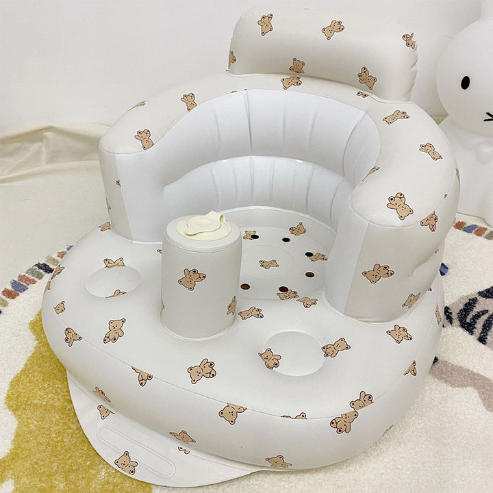 "Uppblåsbar babysoffa med ergonomiskt ryggstöd, i pastellfärger, för barn 3-48 månader, ideal för trygg sittkomfort."