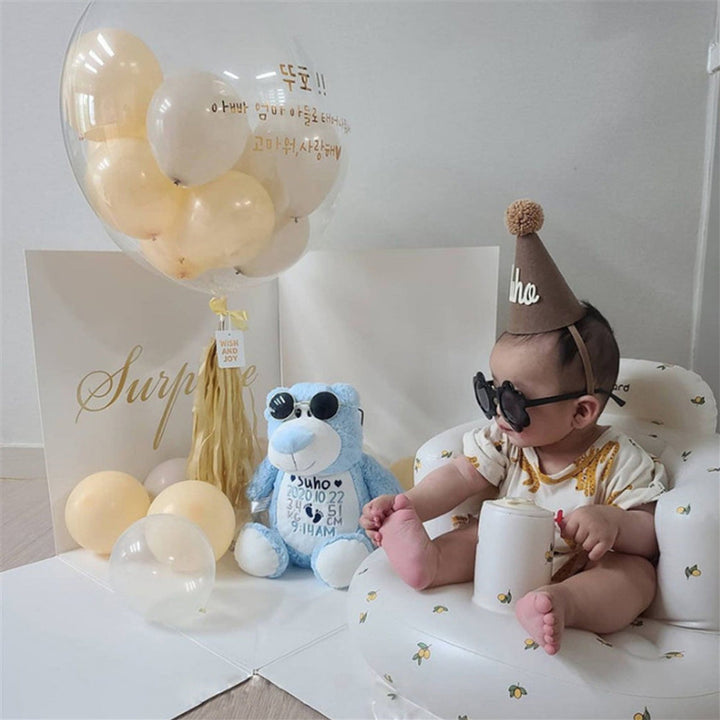 "Uppblåsbar babysoffa med ergonomiskt ryggstöd, i pastellfärger, för barn 3-48 månader, ideal för trygg sittkomfort."