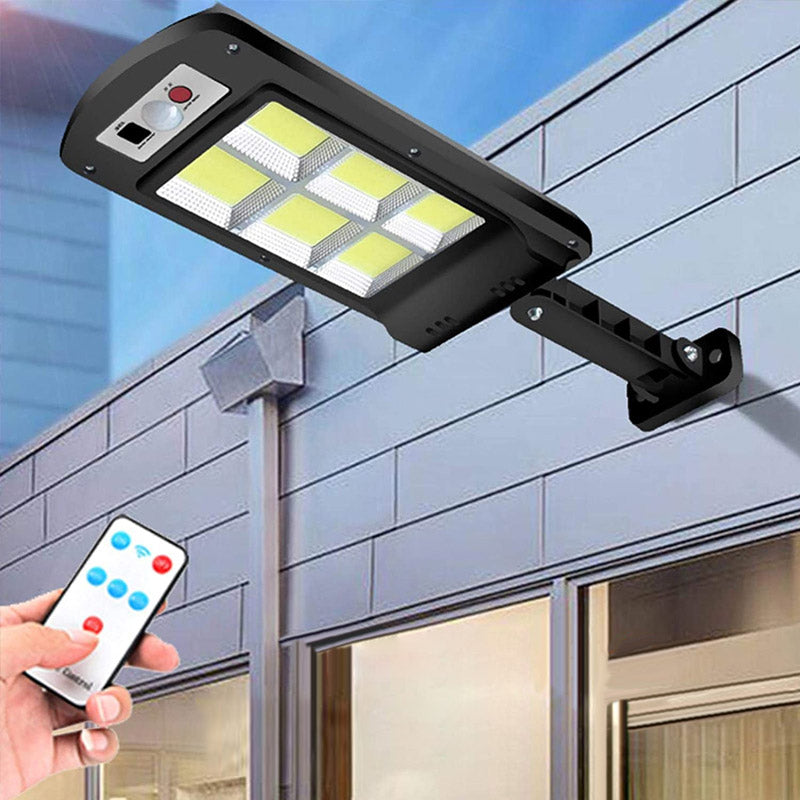 Utomhus LED-sensorlampa för trädgård och uppfart, solcell, hållbar, väderbeständig, stilren vit design, IP65-certifierad.