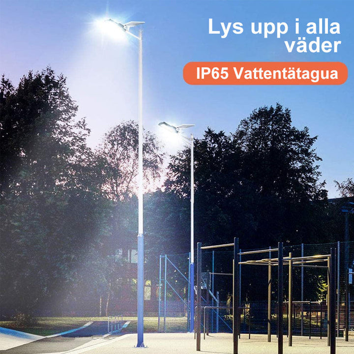 Utomhus LED-sensorlampa för trädgård och uppfart, solcell, hållbar, väderbeständig, stilren vit design, IP65-certifierad.