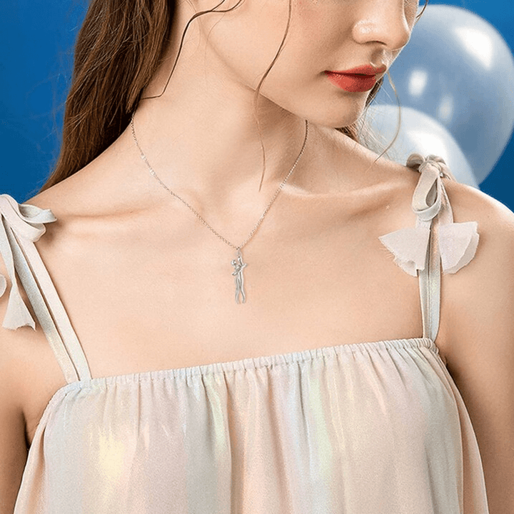 "Vackert par kram halsband i koppardesign, symboliserar evig kärlek och sammanhållning för älskare."