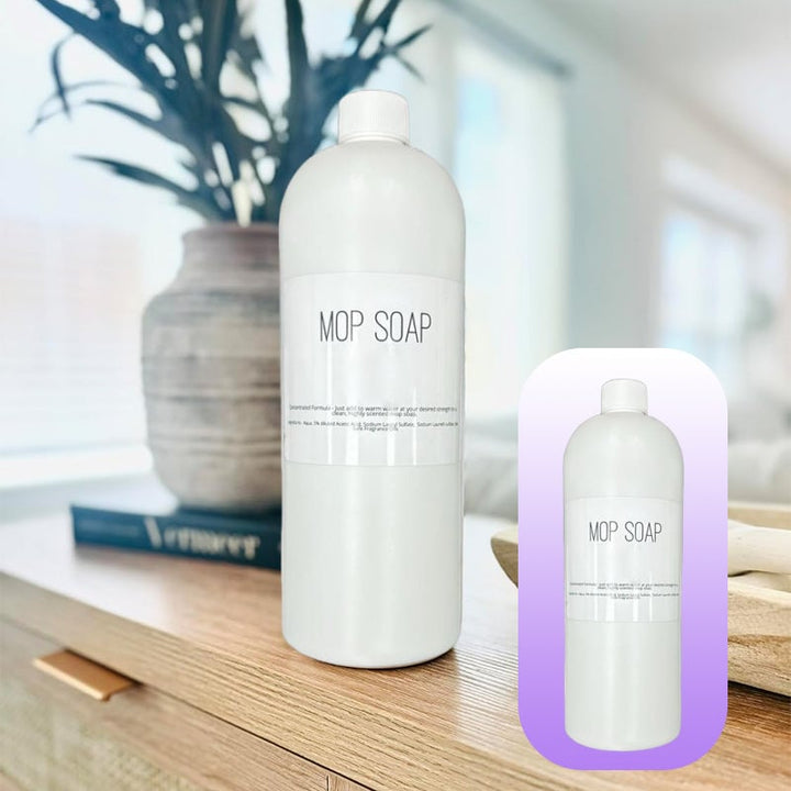 Väldoftande mopp-tvål i flaska, blommig och citrusdoft, för effektiv golvrengöring. Miljövänlig design, 750 ml.