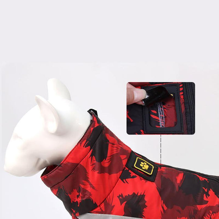 Vändbar vattentät vinterjacka för hund med reflex, fleece och polyester, säker och stilren för kalla dagar.