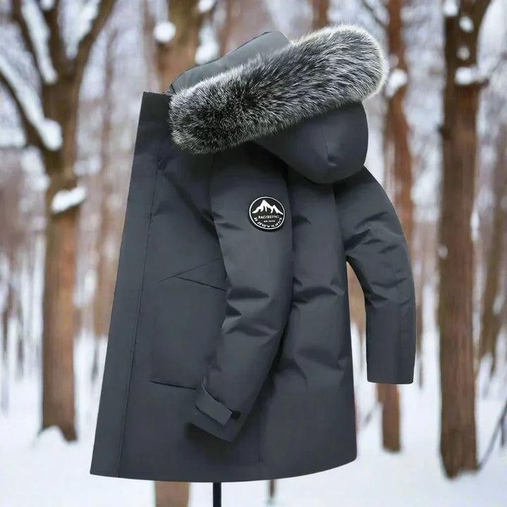 "Vattenavvisande herr parkas, vinterjacka med fodrad huva och rymliga fickor, skyddar mot kyla och regn."