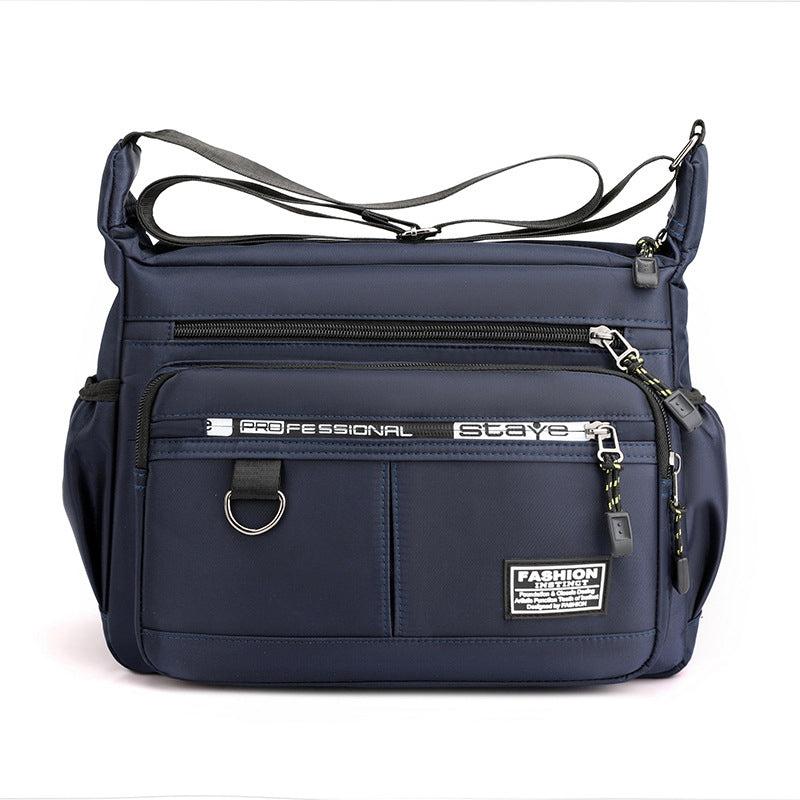 "Vattentät axelväska i slitstark nylon, crossbody design för utomhus och vardag, unisex."