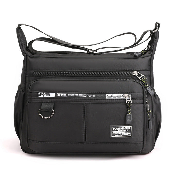 "Vattentät axelväska i slitstark nylon, crossbody design för utomhus och vardag, unisex."