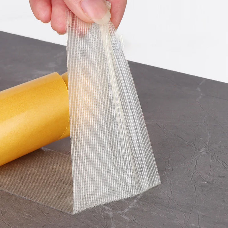 "Vattentät dubbelsidig tejp med starkt fäste, transparent och hållbar för hem och kontor, perfekt för släta och ojämna ytor."