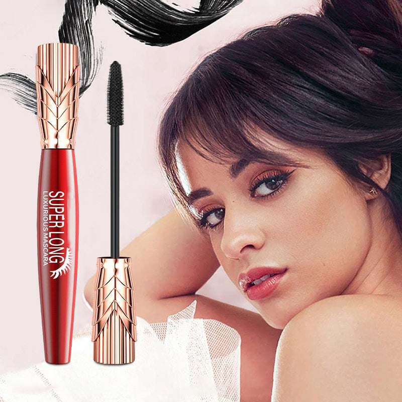 "Vattentät och svettsäker 4D mascara med borste för omedelbar volym. Långvarig, intensiv svart färg för dramatisk look."