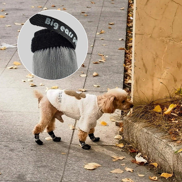 "Vattentäta hundskor med halkfri sula, slitstarkt material. Perfekta för säkra utomhusäventyr i alla väder."