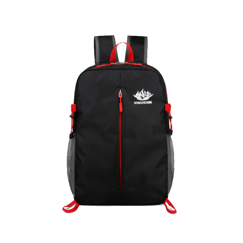 "Vikbar unisex ryggsäck i vattentålig polyester, grön färg, lätt och kompakt, idealisk för vandring och daglig användning."