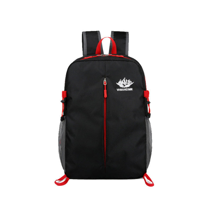 "Vikbar unisex ryggsäck i vattentålig polyester, grön färg, lätt och kompakt, idealisk för vandring och daglig användning."