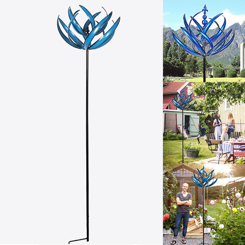 "Vindspinnare i antikblå metall, elegant design för trädgårdsdekoration, blir ett visuellt blickfång i din utomhusoas."