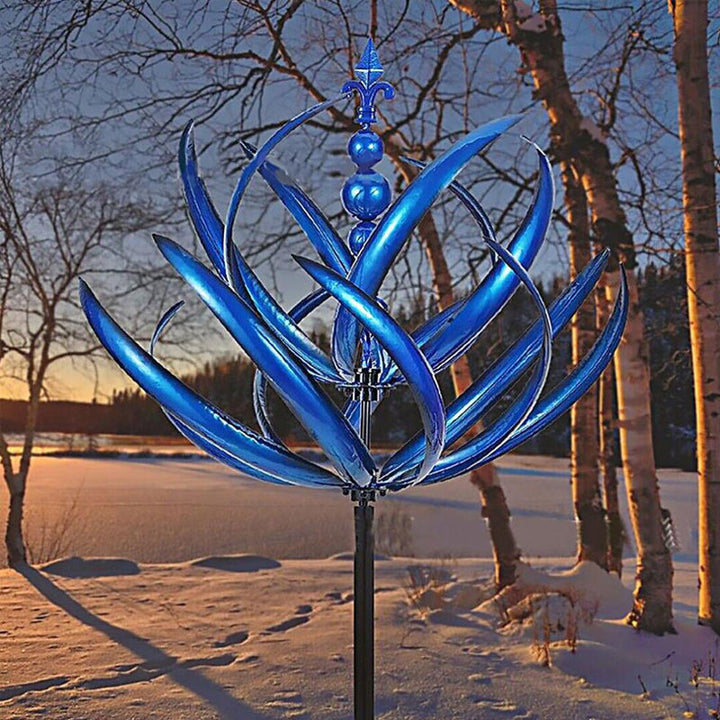 "Vindspinnare i antikblå metall, elegant design för trädgårdsdekoration, blir ett visuellt blickfång i din utomhusoas."