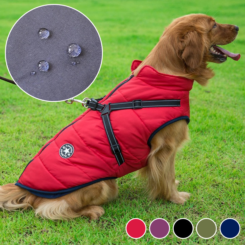 Vindtät vattentät hundjacka, röd med fleecefoder och reflexdetaljer, perfekt för skydd mot regn och kallt väder.