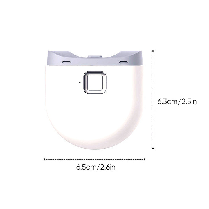 "Vit elektrisk automatisk nagelklippare med smidig design, precisionsskärhuvud och extrabelysning för säker nagelvård."