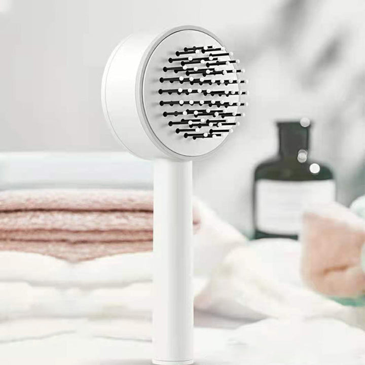 "Vit ergonomisk 3D luftkuddeborste med halkfritt handtag för skonsam hårvård och hårbottenmassage."