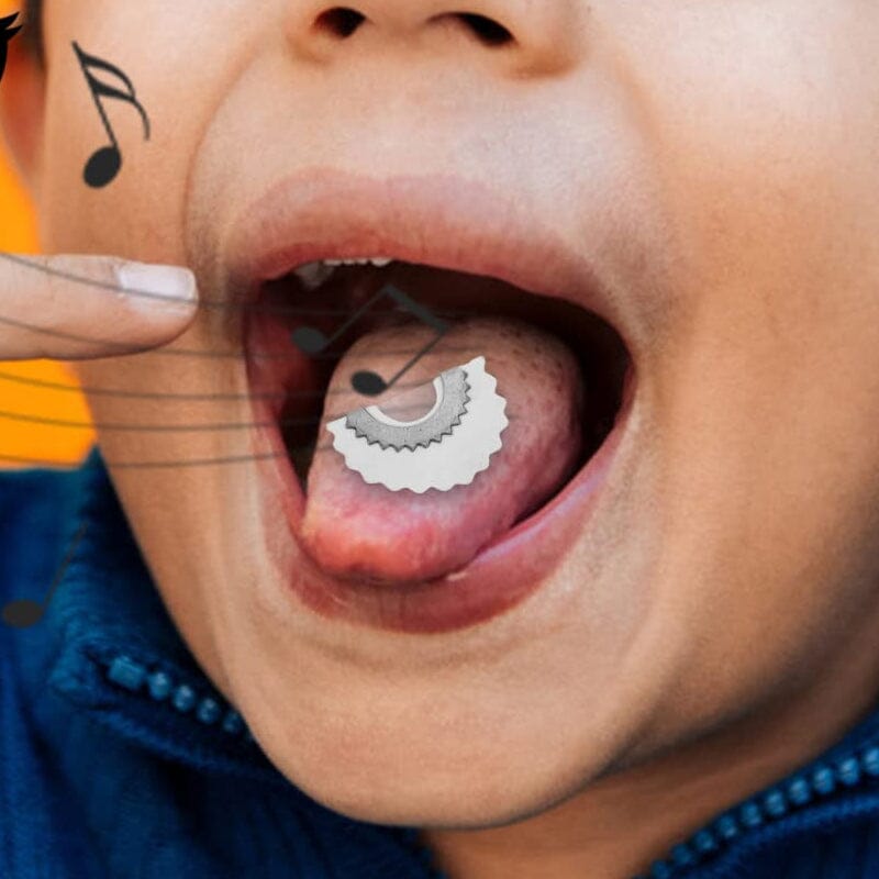 "Vit fågelpipa i metall för barn och vuxna, leksak som efterliknar fågelljud. Lätt och portabel design."