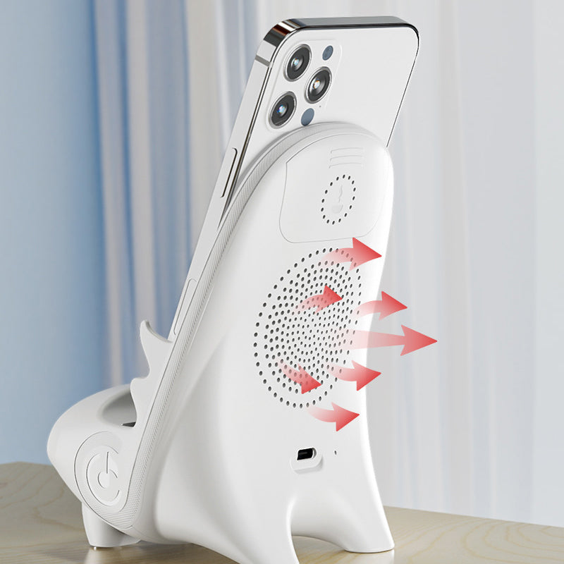 "Vit ministol trådlös snabbladdare på skrivbord, kombinerar stil och funktionalitet för Qi-aktiverade enheter."