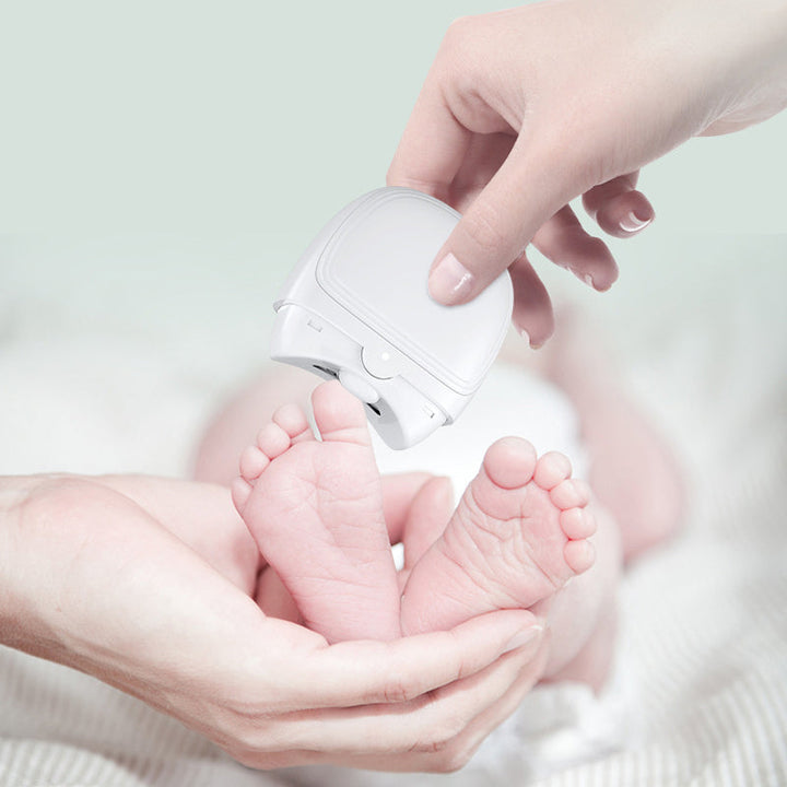 "Vit och grön elektrisk nagelklippare, smart design med ergonomisk grepp och inbyggd nagelspånssamlare."