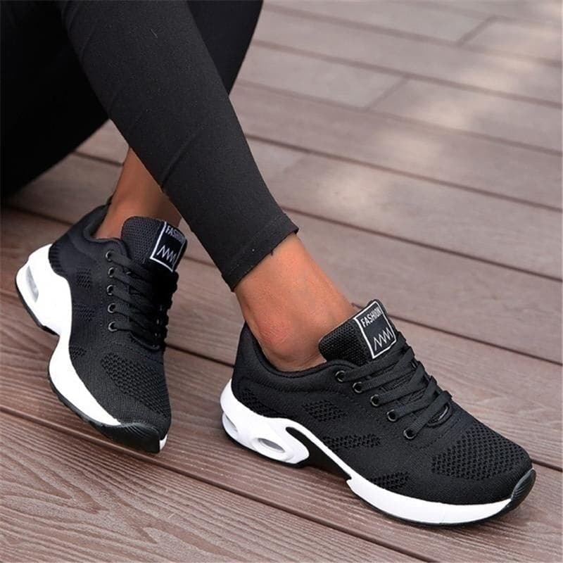 "Vita dam-sneakers med air cushion-sula och andningsbar mesh-överdel för stil och komfort."