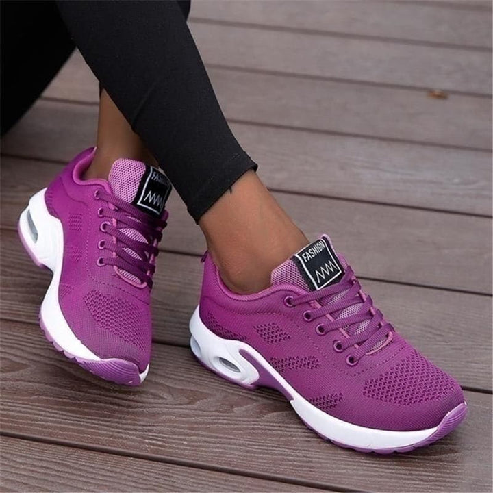 "Vita dam-sneakers med air cushion-sula och andningsbar mesh-överdel för stil och komfort."