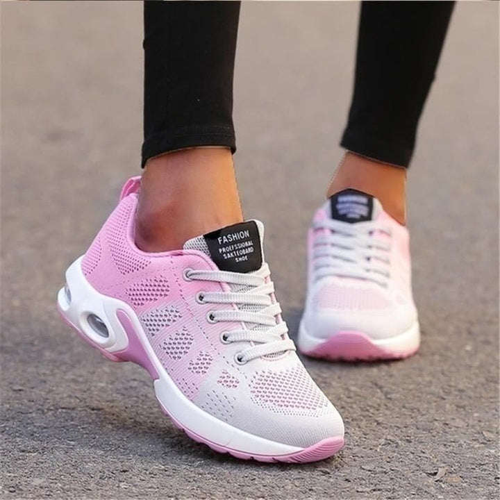 "Vita dam-sneakers med air cushion-sula och andningsbar mesh-överdel för stil och komfort."