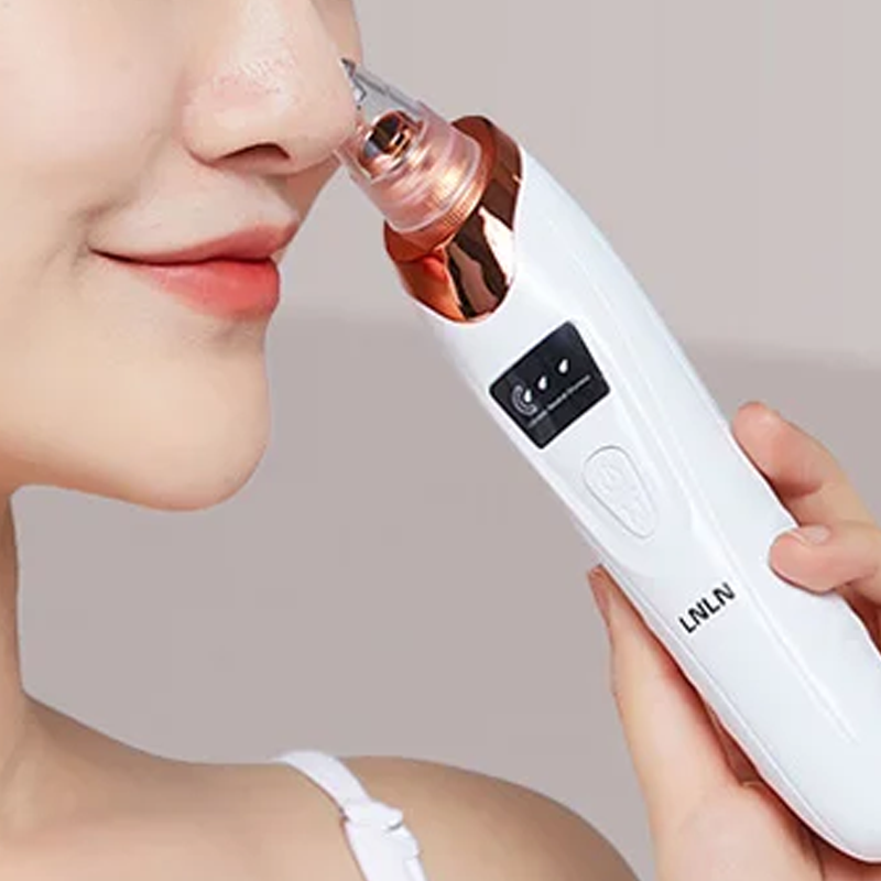 "Vitt pormaskvakuum med uppgraderad teknik, effektiv sugkraft och tre nivåer för smärtfri rengöring av huden."