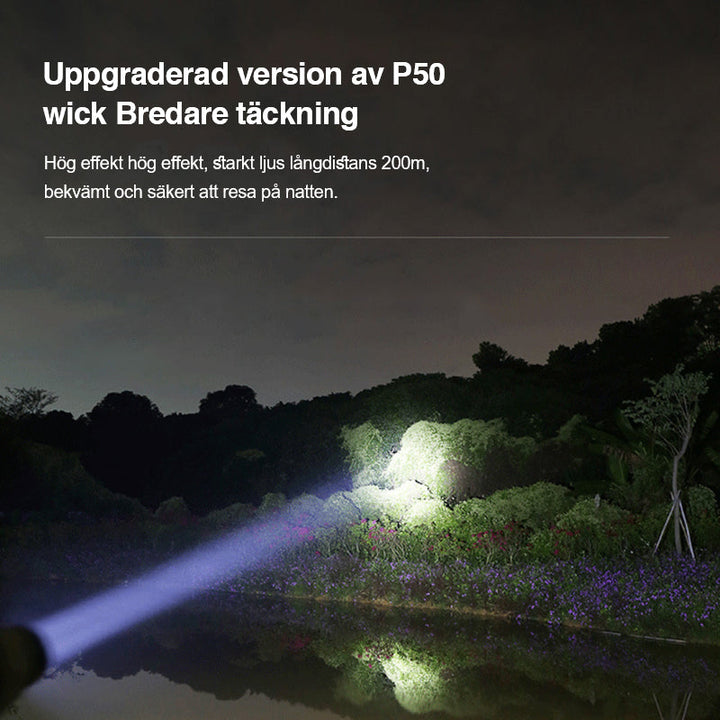 "Zoombar LED-ficklampa, kompakt design i silver, USB-C-laddning, fyra ljuslägen för utomhusäventyr, IP55-skydd."